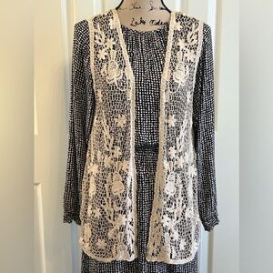 Cream Lace Vest *No brand or size tags.